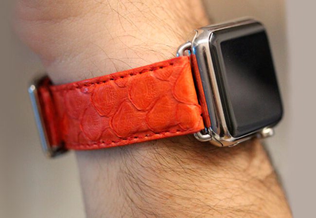 matador-red-real-pythion-Apple-watch-band-man