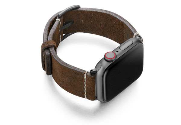 Cottage-Chocolate-AW-heritage-leather-band-with-space-grey-case-on-right