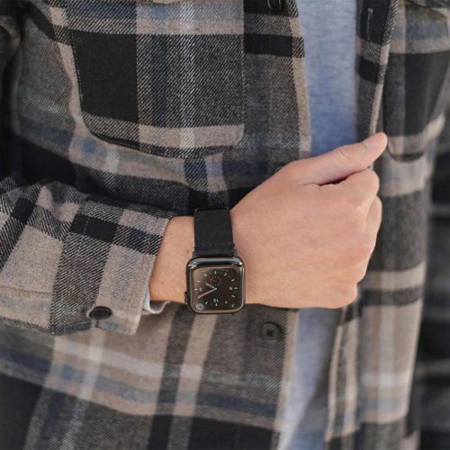 Forest_Black-Apple-watch-heritage-calf-leather-band-handling-with-an-urban-outfit.jpg
