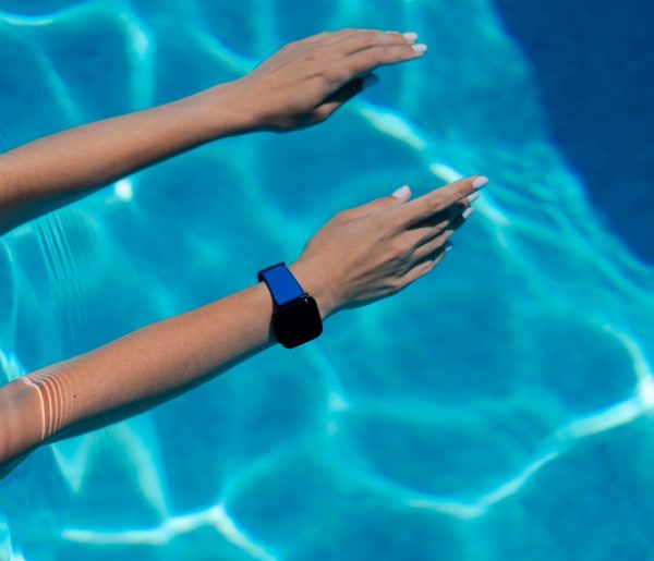 Deep-Ocean-Apple-watch-blue-rubber-band-swimming-workout