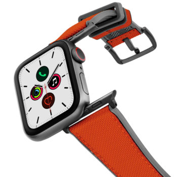 Lobster_Apple_Watch_caoutchouc-band-with-a-space-grey-case-on-air