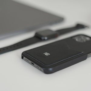 Carbon_Core-Cassel-Apple-black-combo-products-with-focus-on-monogram