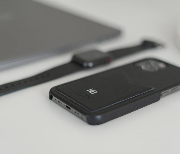 Carbon_Core-Cassel-Apple-black-combo-products-with-focus-on-monogram