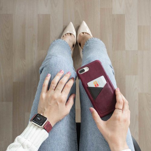 Grapevine-Iphone-bordeaux-leather-case-on-top-of-a-woman-jeans-bs