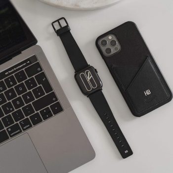 Carbon_Core-Cassel-Apple-black-combo-products-close-to-a-silver-macbook-pro