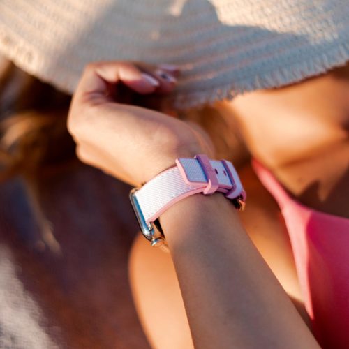 Pink-sand-Apple-wwatch-rubber-band-for-her-close-to-a-sea-hat