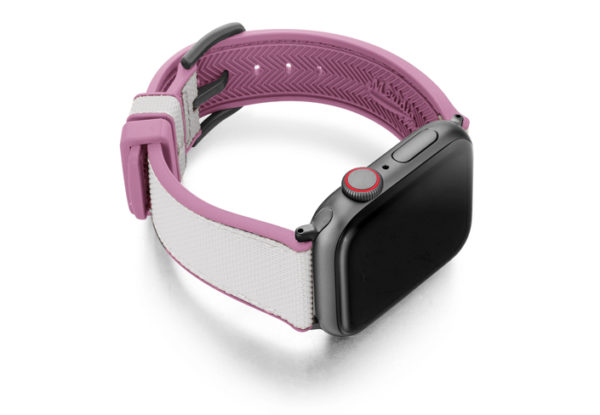 Pink_Sand_Apple_watch_caoutchouc_band_with_space-grey-case_on_lright