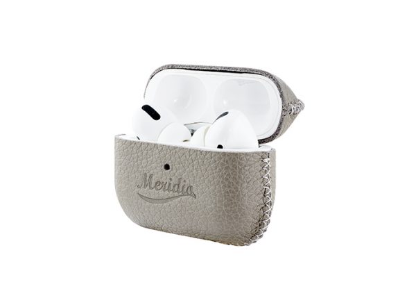 Airpods_Pro_Grey_leather-case-opening