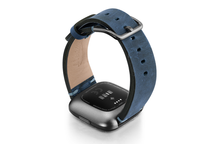Arctic-Blue-Fitbit-vintage-leather-band-with-back-carbon-aluminium-case