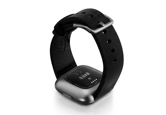 Cassel-Fitbit-black-full-grain-leather-band-with-carbon-aluminium-back-case