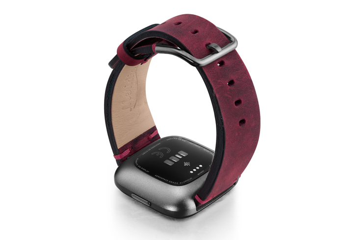 Colonial-Red-Fitbit-vintage-leather-band-with-back-carbon-aluminium-case