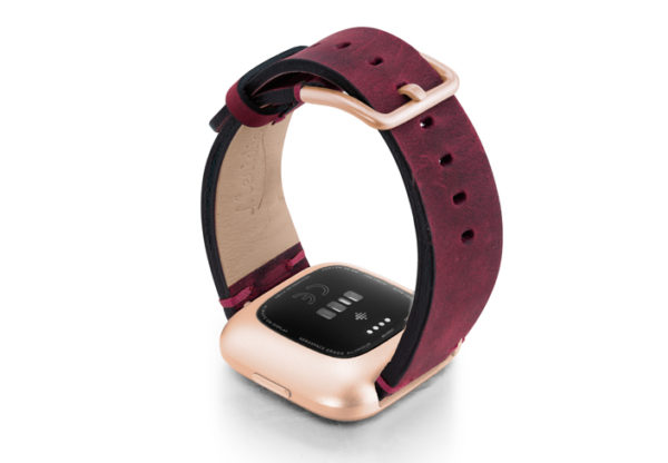 Colonial-Red-Fitbit-vintage-leather-band-with-back-rose-aluminium-case