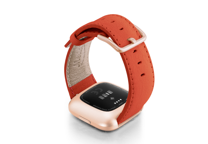Coral-Fitbit-nappa-leather-band-with-back-rose-aluminium-case
