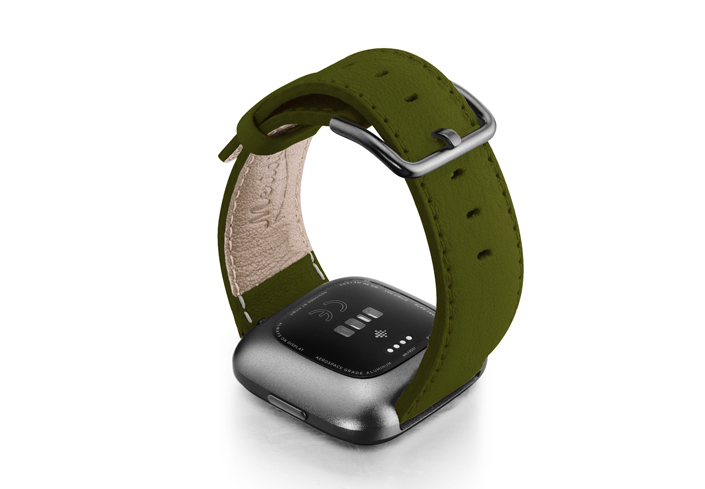 Musk-Fitbit-nappa-leather-band-with-carbon-aluminium-case