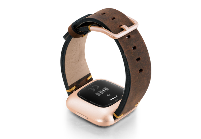 Old-Brown-Fitbit-vintage-leather-band-with-back-rose-aluminium-case