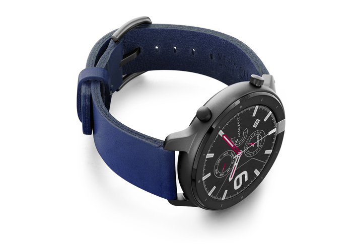Amazfit-GTR-blue-england-clay-leather-band-with-display-on-right