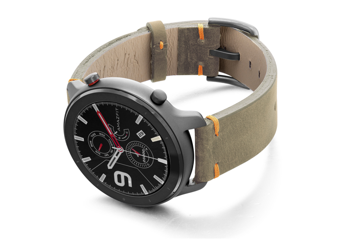 Amazfit-GTR-driedherb-vintage-leather-band-with-displey-on-left