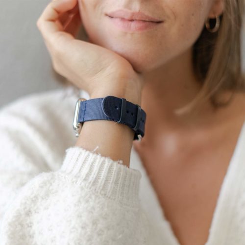 Apple watch-blue-tide-recycled-ocean-plastic-band-female-close-up