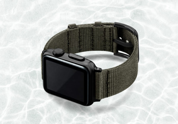 AW-green-tide-recicled-by-ocean-band-40mm-case-on-left-stainless-black