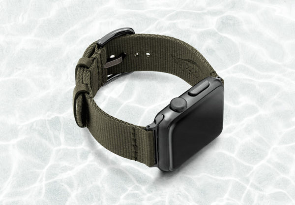 AW-green-tide-recicled-by-ocean-band-40mm-case-on-right-sape-grey-adapter