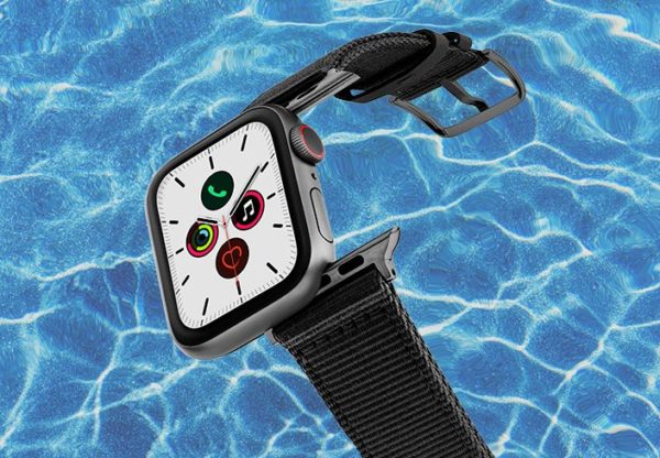 Apple-watch-black-tide-band-recicled-ocean-plastic-44mm-flying