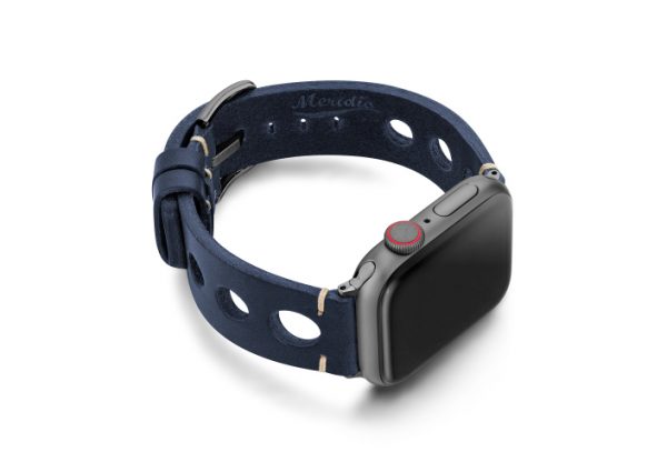 Blue-AW-urban-leather-band-on-right-space-grey