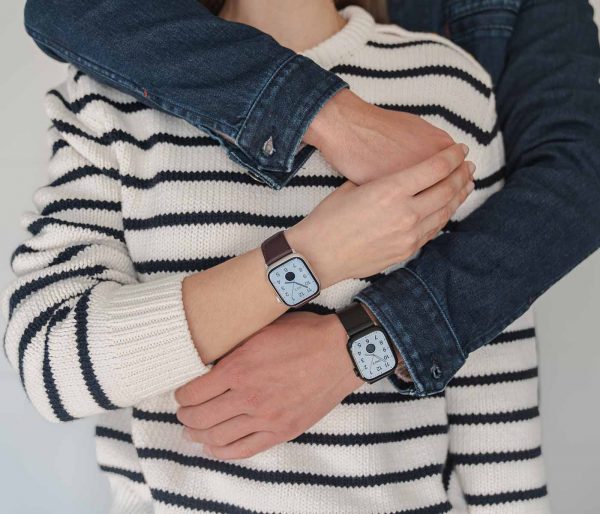 Cassel_and_Burgundy_Apple_watch_couple_leather_bands_lifestyle_closeup