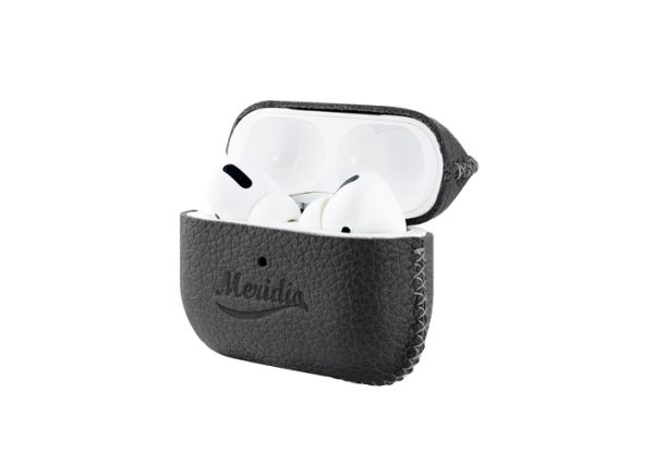 Airpods_Pro_JET_BLACK_leather_case-opening