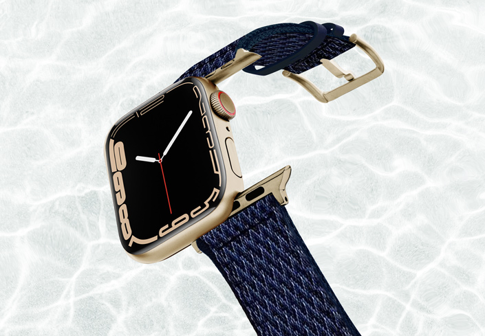 AW_tide_Waves_stainless_gold_case_flying