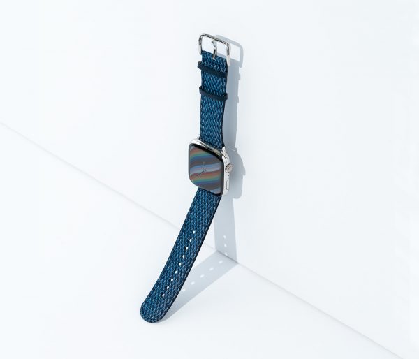 Waves_Apple_watch_ocean_bounced-recycled_intercrossed_blue_band_vertical_view
